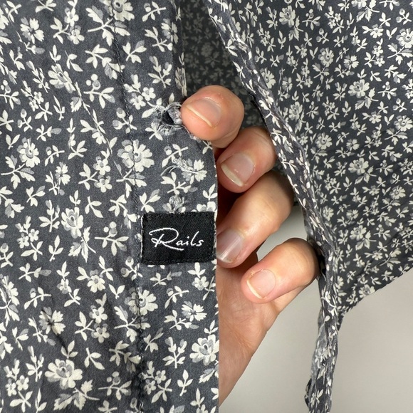 RAILS Monaco Floral Short Sleeve Button-Down Shirt in Cinder Calico (Gray) Sz M - Picture 5 of 9
